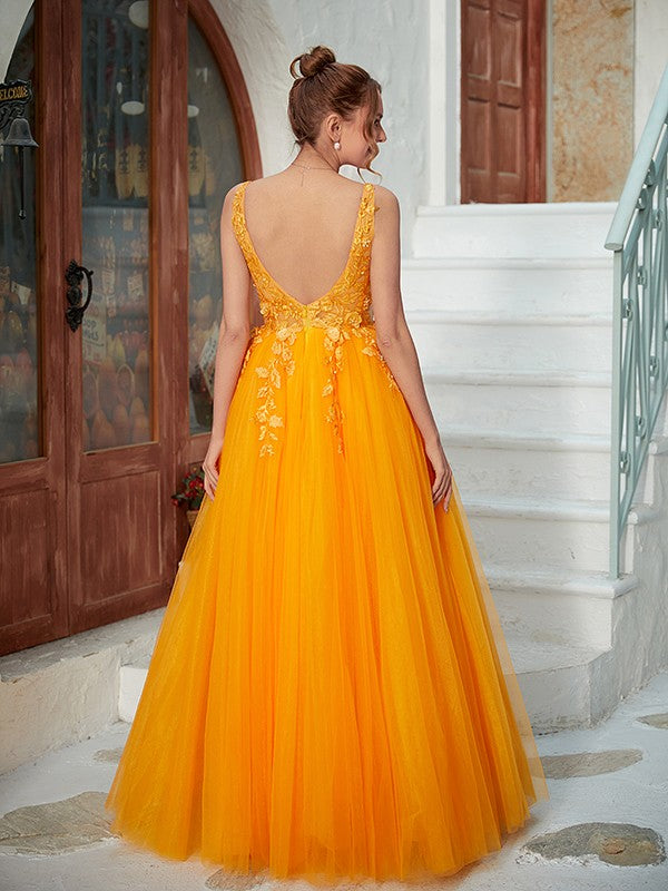 Robe longue sans manches à col en V et appliques en tulle